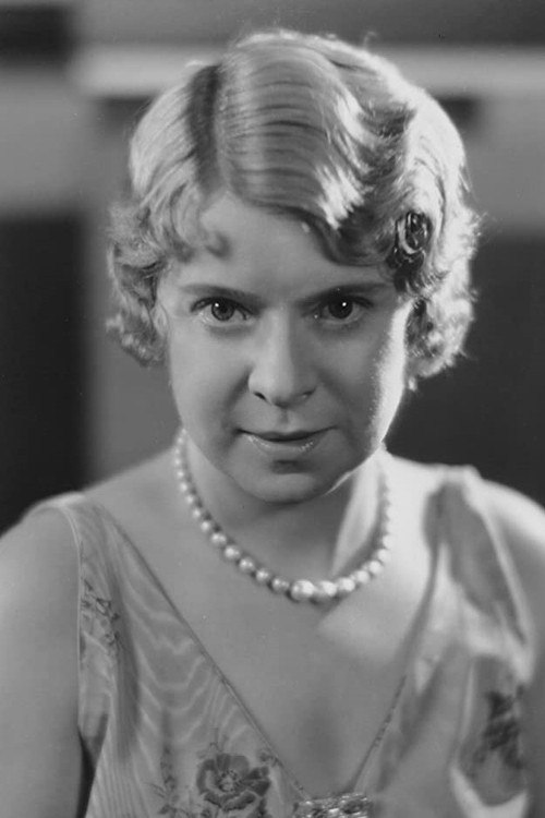Daphne Pollard as Mumsy