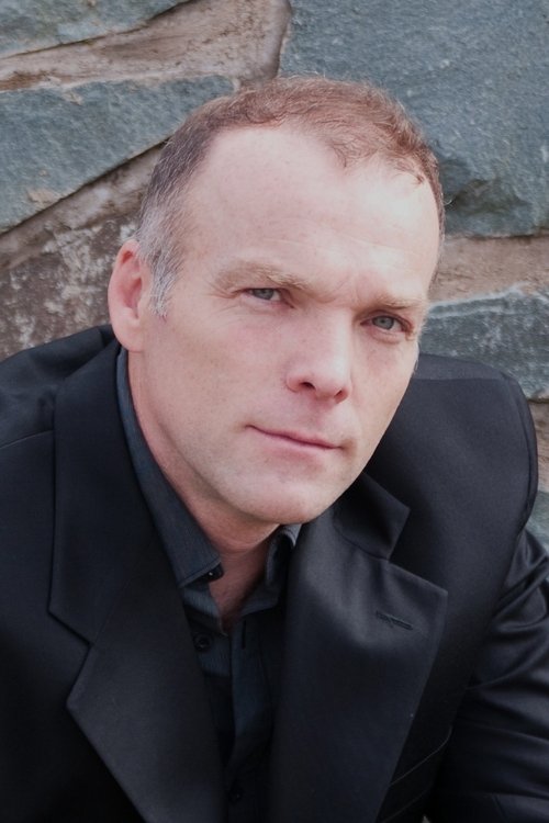 Hugh Thompson as Sean Best