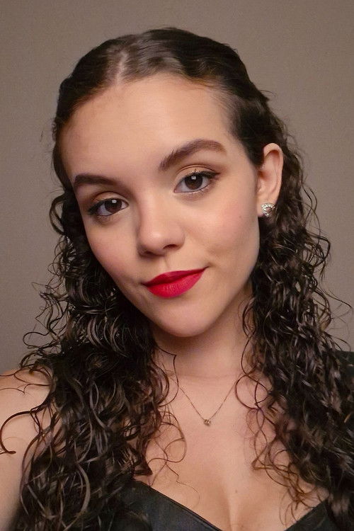 Victoria Sacramento as Júlia