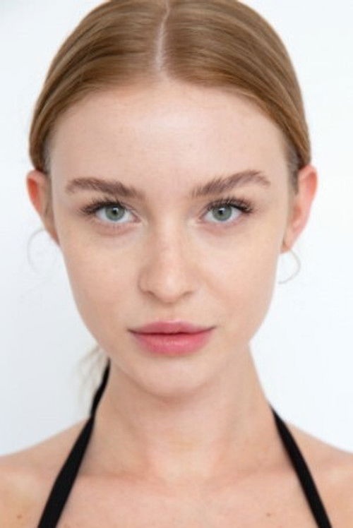 Klaudia Kapuscinska as Claudia, Patrick's wife