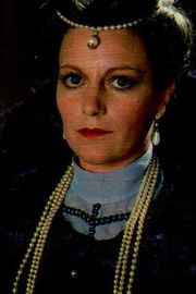 Manuela de Freitas as Sara