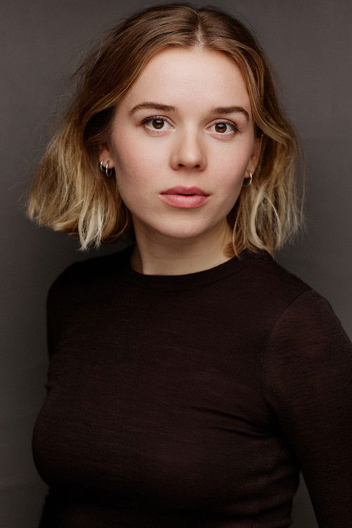 Laura Kronborg Kjær as Pia