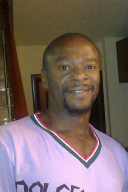 Ali Al-Farhan as عنبر