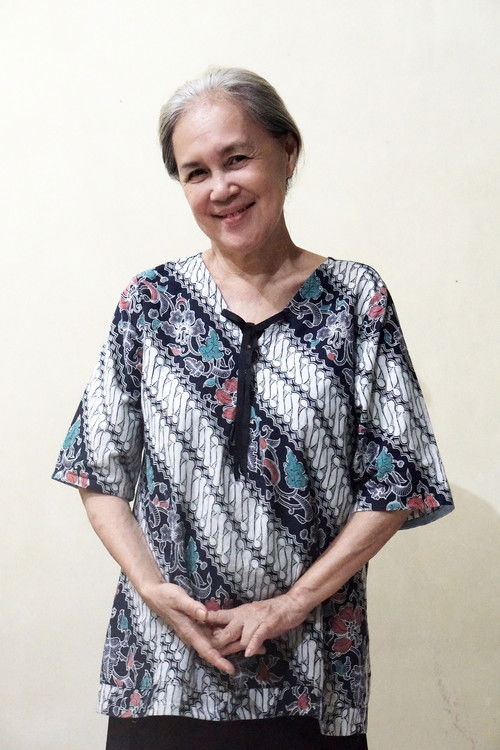 Tina Roostiati as Yangti (Ibu Diana)