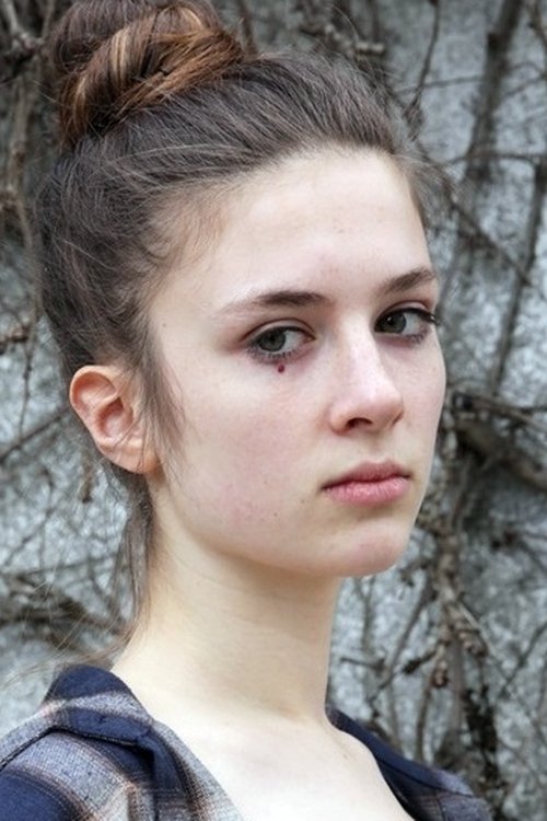 Betina Flender as Inès