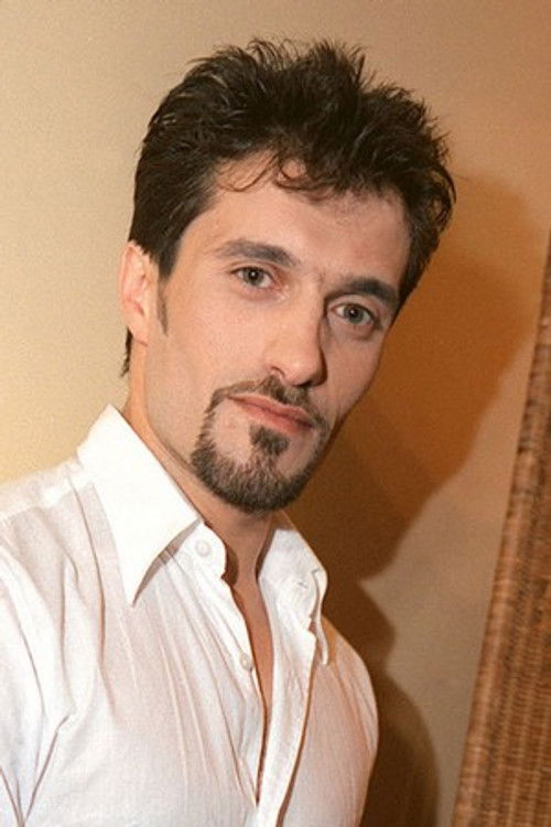 Pablo Villafranca as Josué