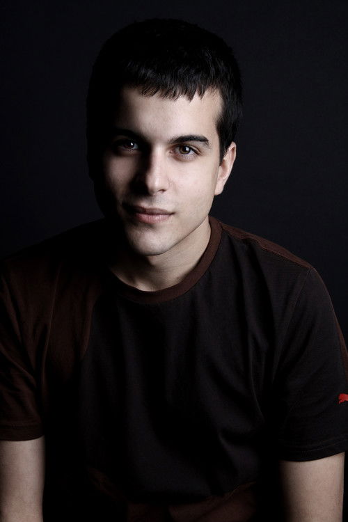 Pablo Gallo as Mario