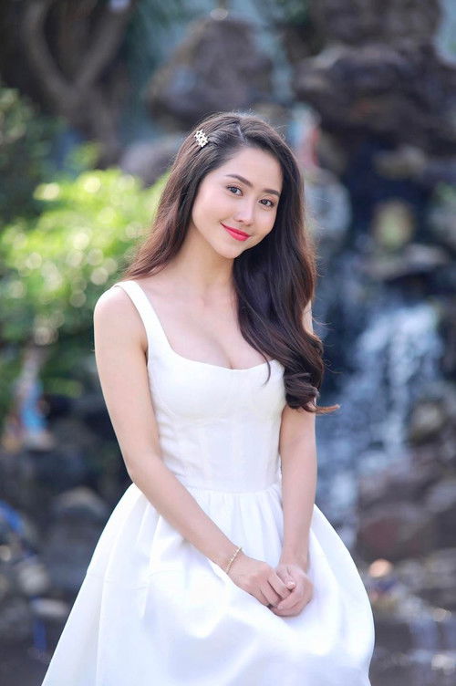 Tường Vi as Thắm