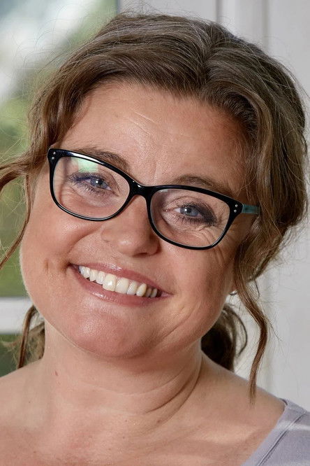 Nina Christrup as Mette