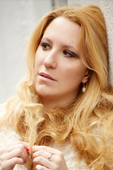 Alexandra Hummingson as Galagäst (uncredited)