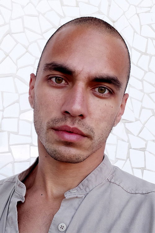 Francisco Gabriel as Raúl