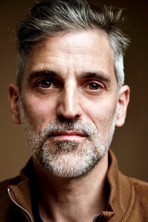 Grégoire Le Du as Officier