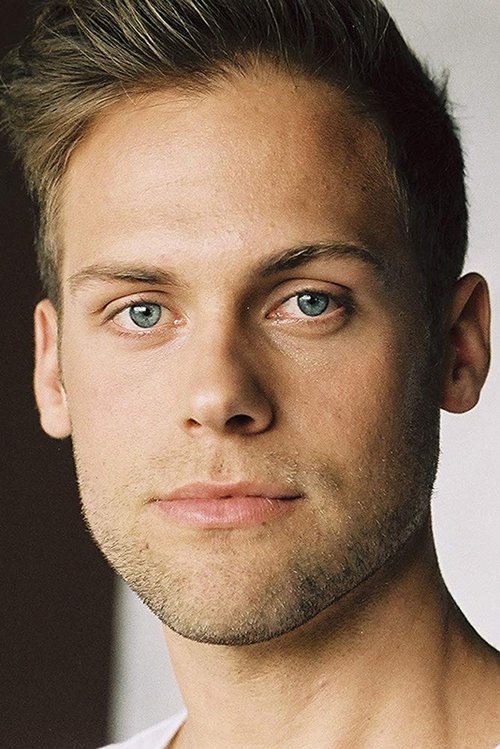 Jason Looney as Young Luke