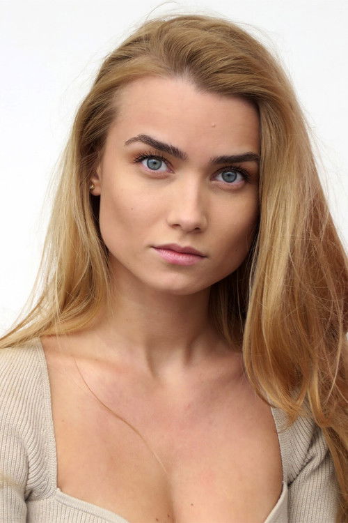 Tiana Upcheva as Maja