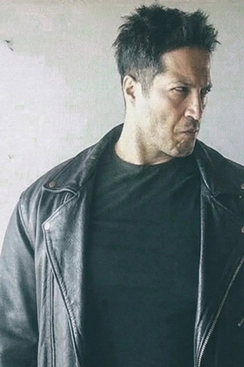 Yakup Aksel as Mit Ajanı