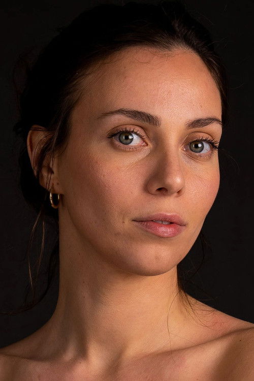 Celin El Azizi as Annemarie