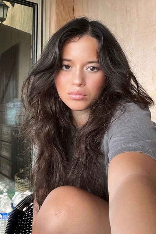 Filippa Hansson Neitorp as Nadia