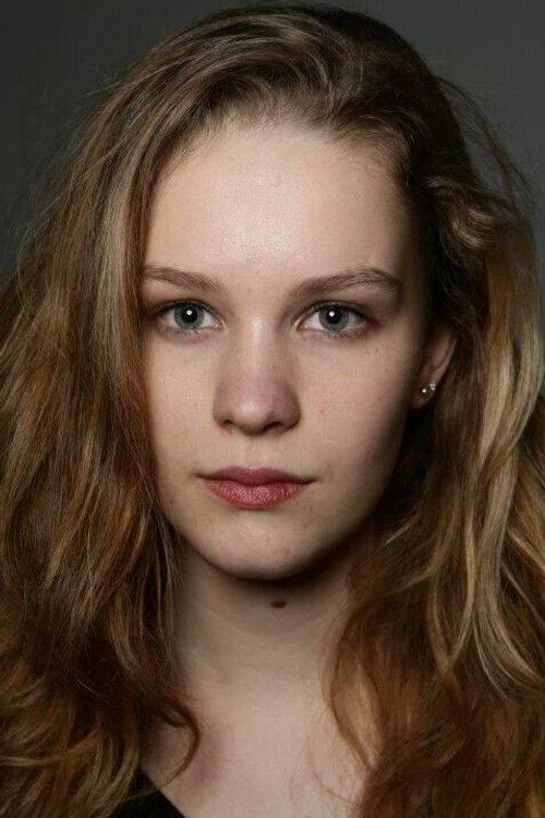 Faye Bezemer as Floor