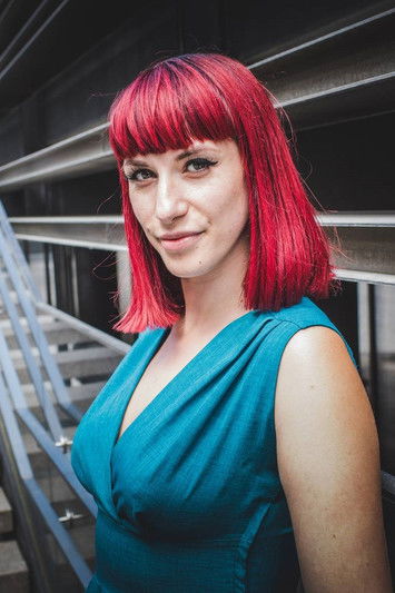 Zoe Blyau as Zoe Bizoe