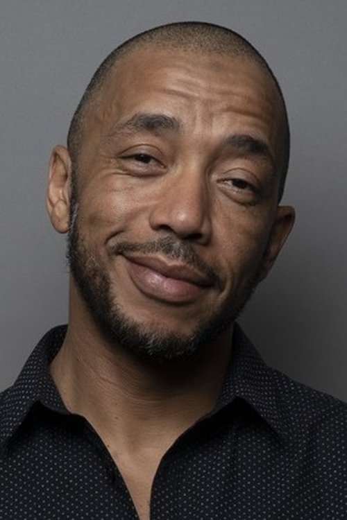 Ismaël Sy Savané as Jeune de quartier 1