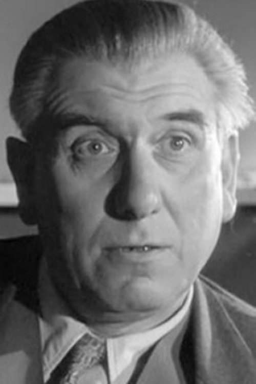 Alexandre Rignault as Hector Langelard, art critic (uncredited)