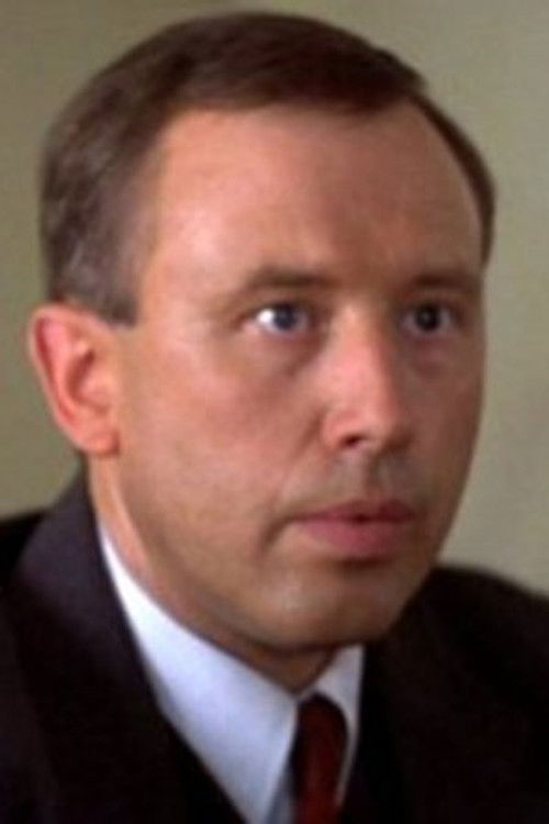 Colin Farrell as Ernie Hadfield