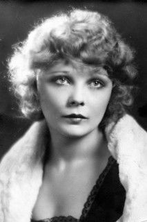 Winifred Westover as Lois Mason