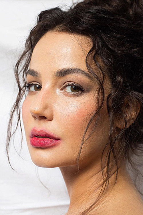 Fernanda Marques as Elisa