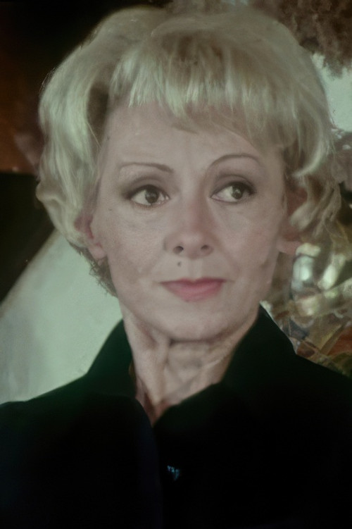 Madeleine Delavaivre as Mme Cruchon de Clamouse