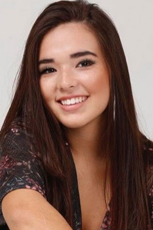 Giulia Ayumi as Carol