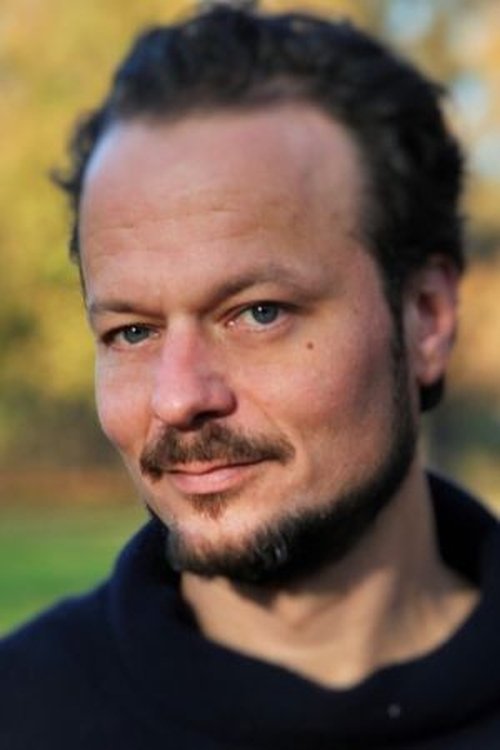 Oliver Rihs as Sandro