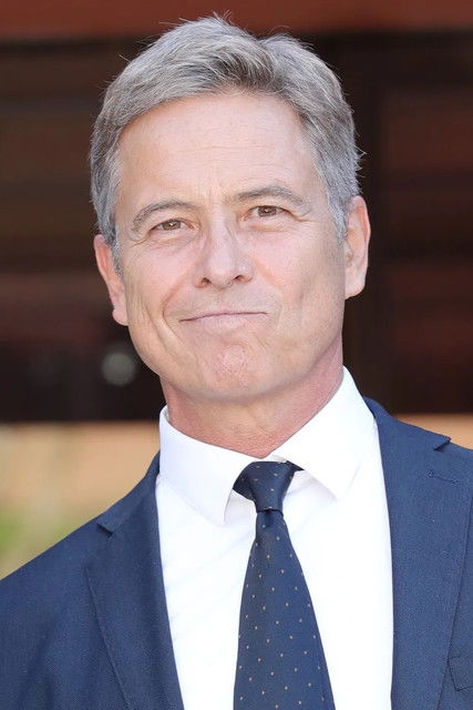 Angelo Longoni as Psicologo