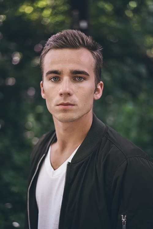 Landon Taverniér as Barry