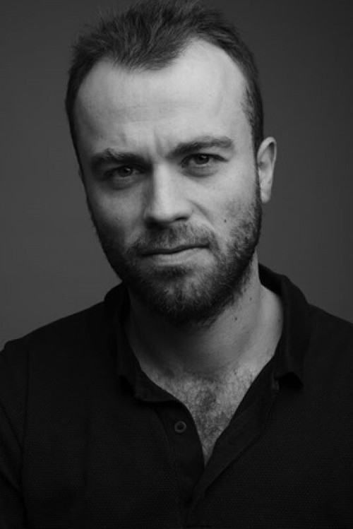 Cédric Auffret as Le serveur