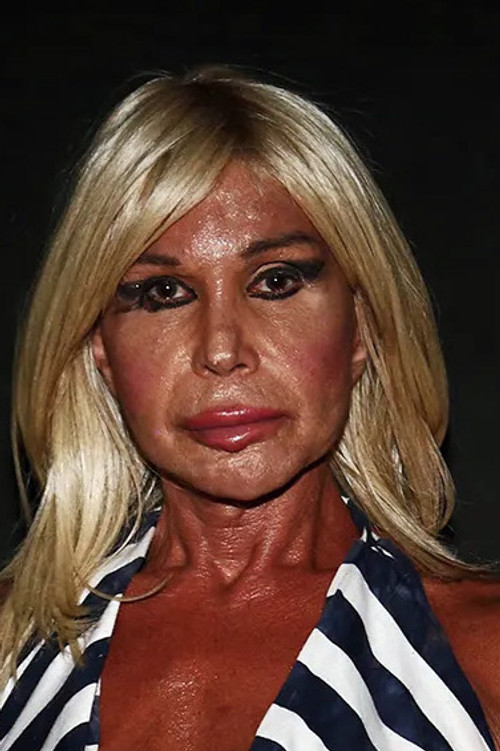 Εύα Κουμαριανού as 