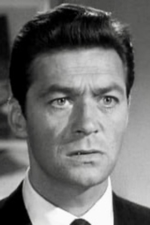 Maurice Kaufmann as Radio Reporter