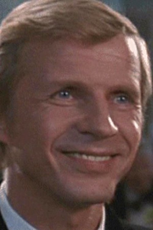 Anatoli Davydov as Guard