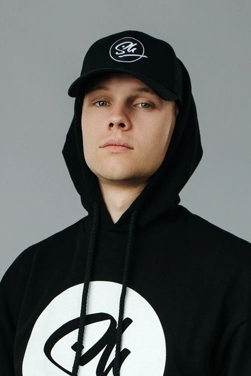 Sascha Hellinger as Sascha Hellinger