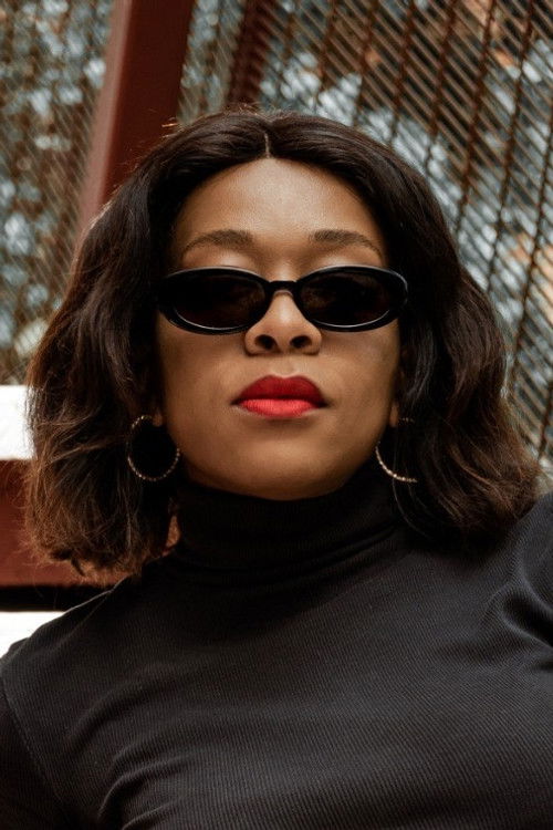 Stella Dlangalala as Lady E