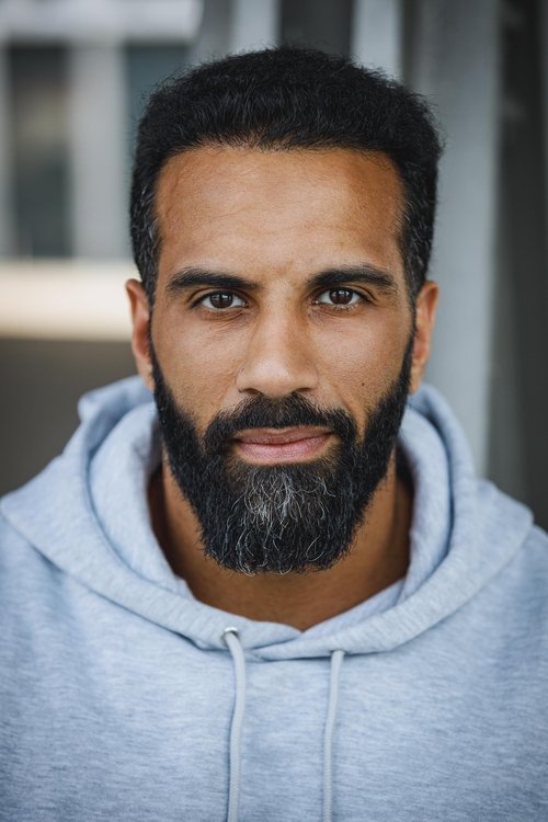 Amer El-Erwadi as Tourist