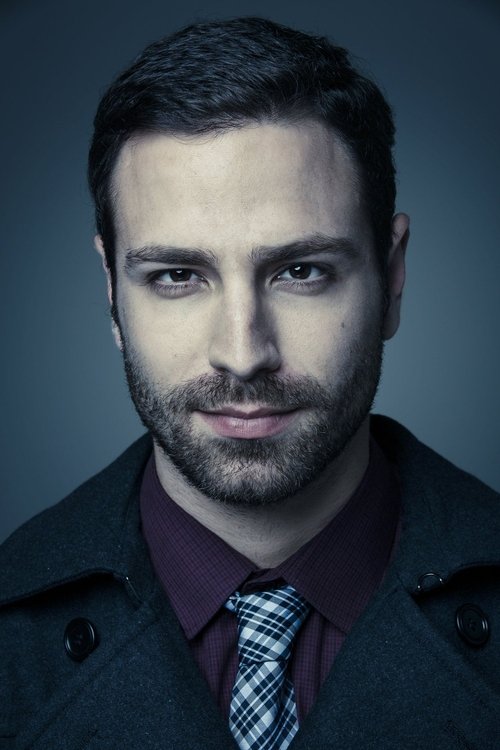 João Gabriel Vasconcellos as Francisco (age 25)