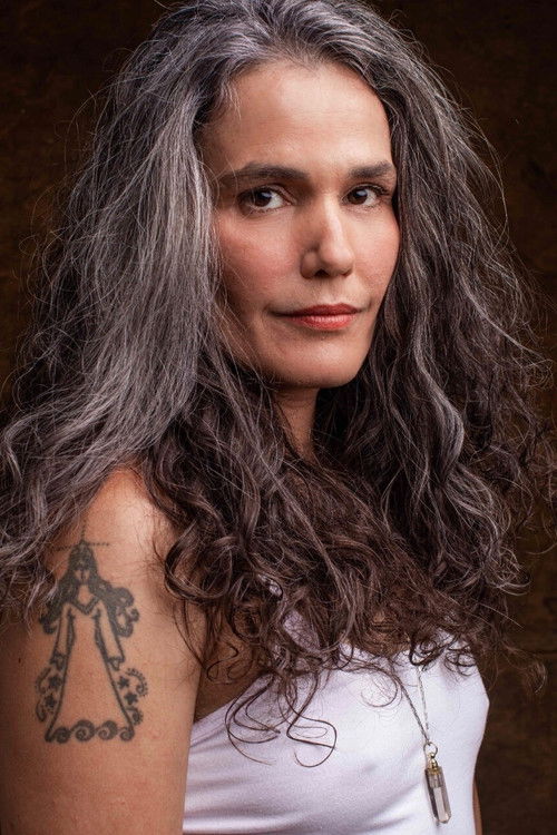 Joana Gatis as Leticia