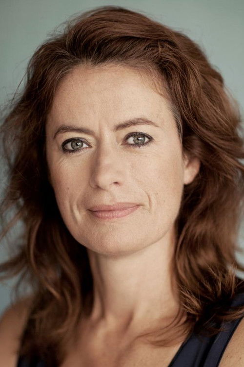 Lotte Munk as Politimands Kone