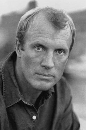 Robert Prescott as Lt. Phil Keegan