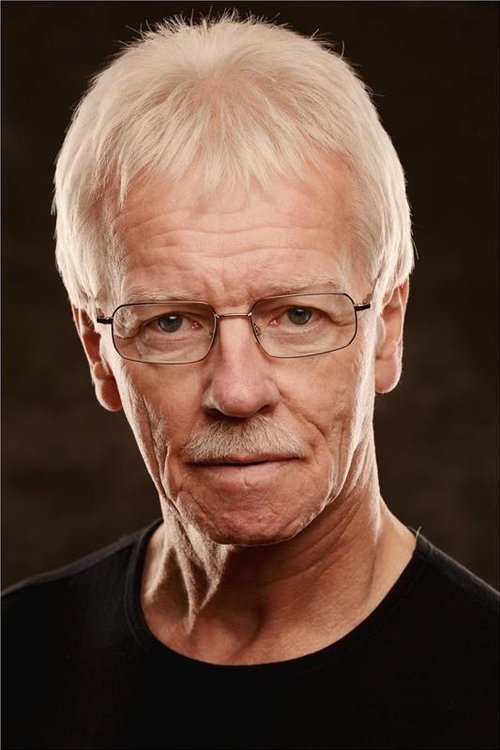 Patrick Carney Junior as Derek Clayton