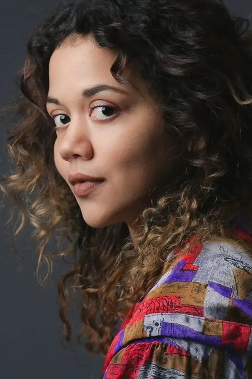 Carolina Viana as Helena