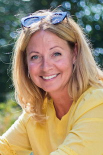 Pernilla Månsson Colt as Self - Host