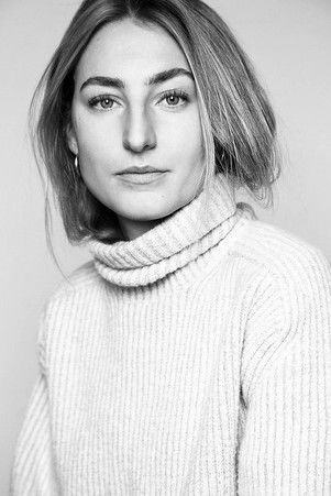 Linnea Olivia Belfrage as Helene