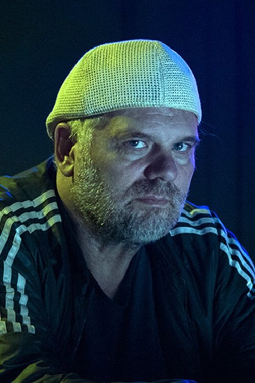 Gustavo Postiglione as 