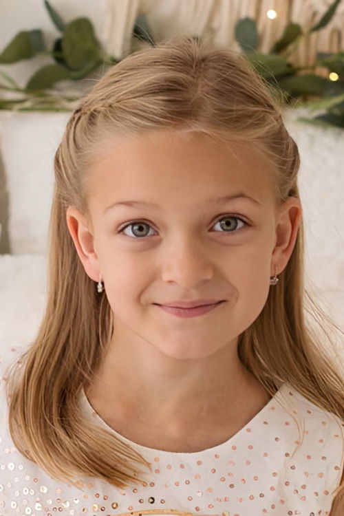 Adéla Dobešová as Boženka Smetanová